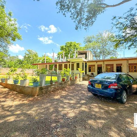 Family Holiday Resort Anuradhapura Exterior photo